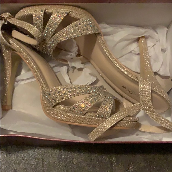 Silver sparkly heels - Picture 2 of 4